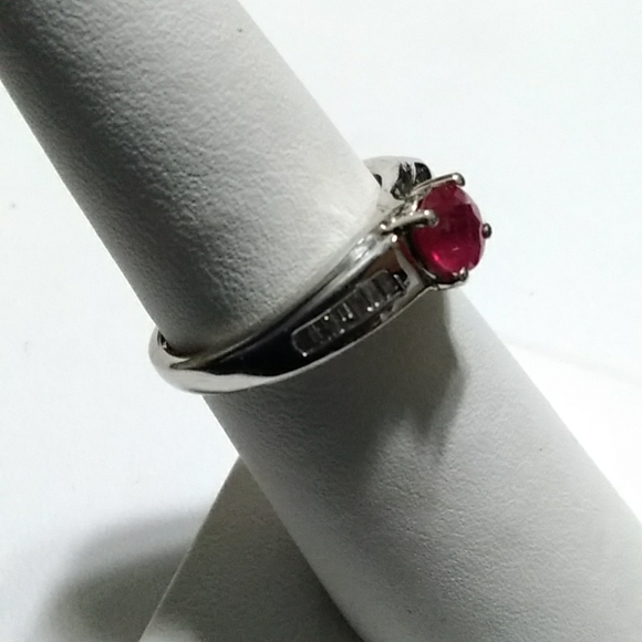 Ruby and Diamond Ring - Picture 2 of 8
